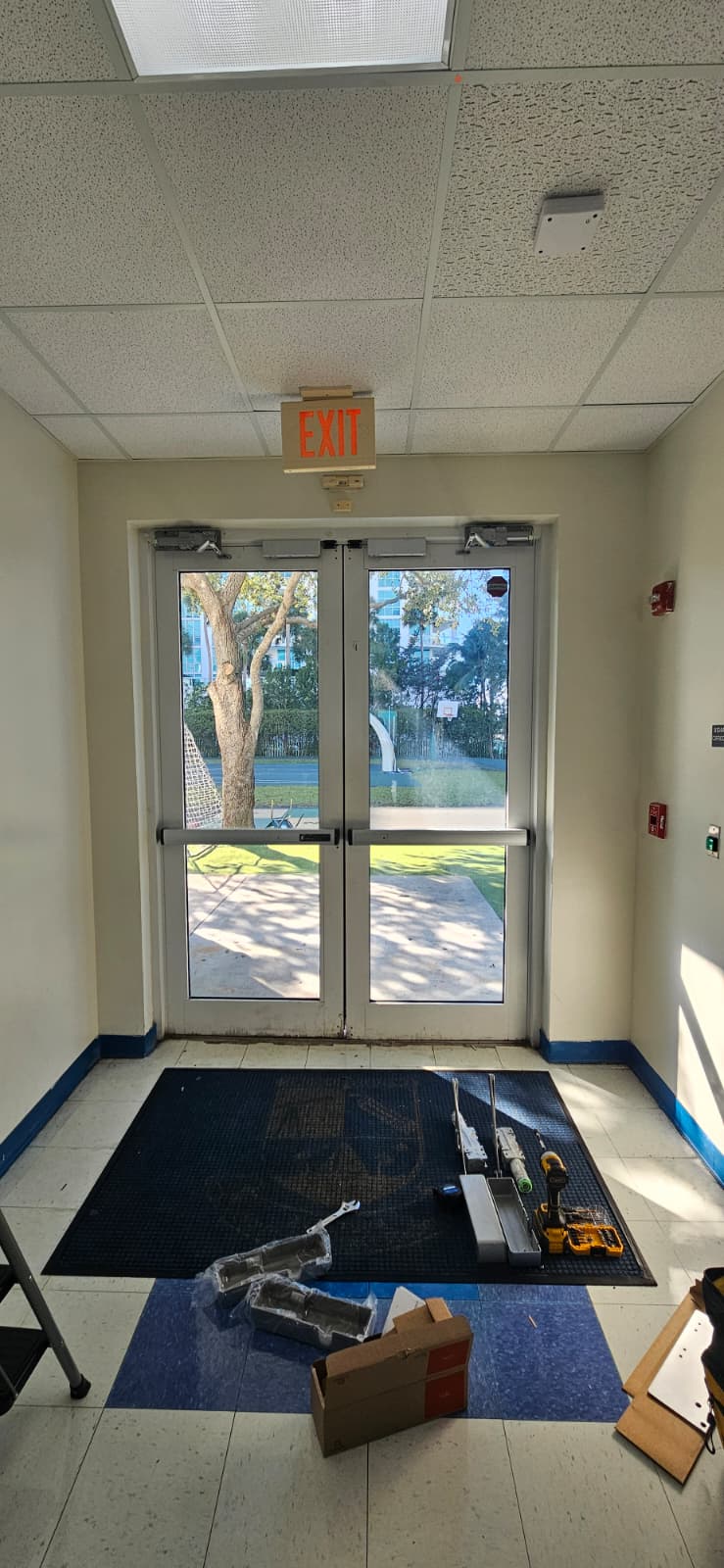 School Double Doors Stopped Closing After an AC Change: LCN 4040XP Door Closers, Aventura photo 1